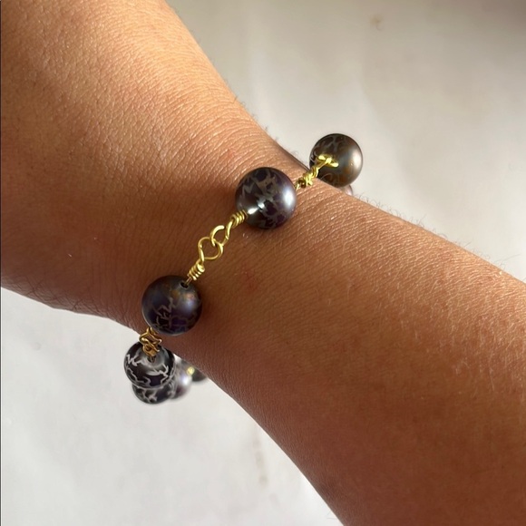 Gold and Black Bracelet with Elegant Bead Design - Picture 5 of 6